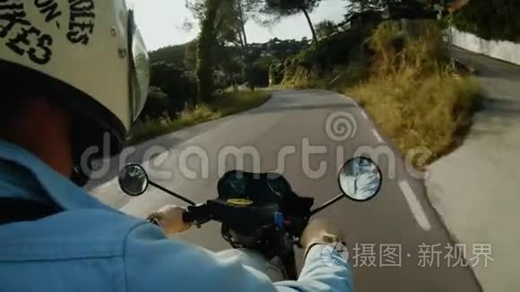 摩托车司机的侧肩视野视频