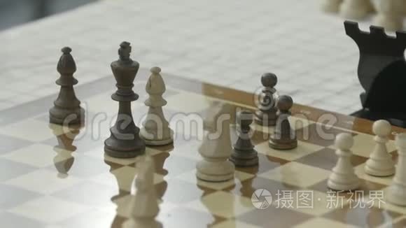 在锦标赛上下棋视频