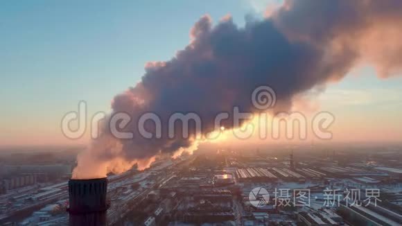 工业管道用烟雾污染大气视频