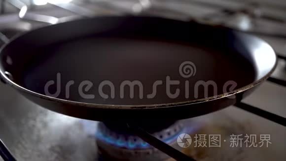 厨房食物烹饪油特写平底锅油炸烹饪4k