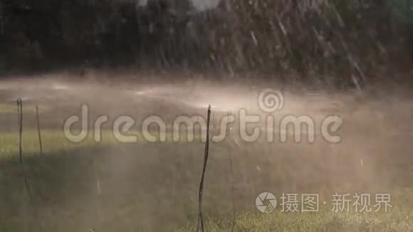 希腊农田上的洒水装置