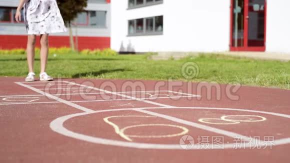 女孩在玩霍普斯科特视频