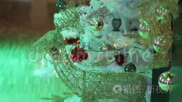 舒适的酒店大厅的圣诞装饰视频