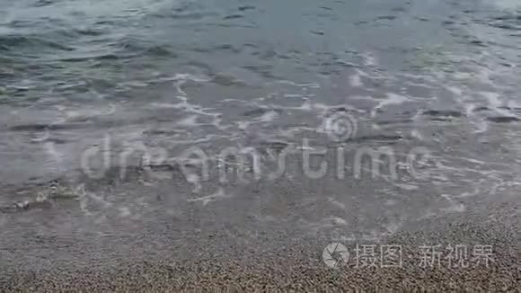 海水波浪到达海岸视频