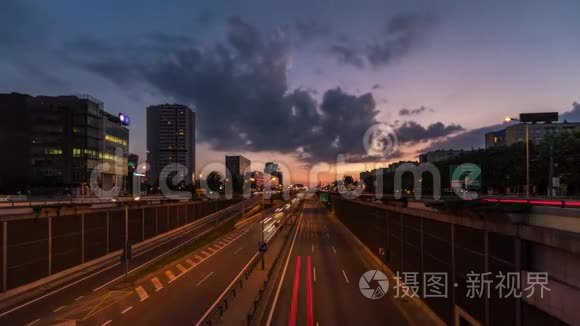 城市高速公路夜间通行