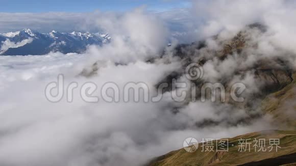 迈尔山从古里关拍摄。 山脉比云层高。 乌什巴关附近的上斯瓦内蒂、梅斯蒂亚