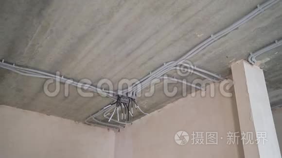 建筑工地安装塑料电气化管视频