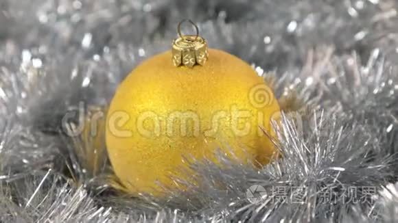 黄色大新年和圣诞装饰玻璃球装饰