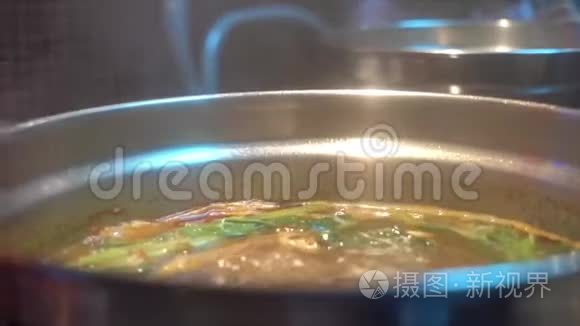 沙布沙布火锅煮牛肉视频