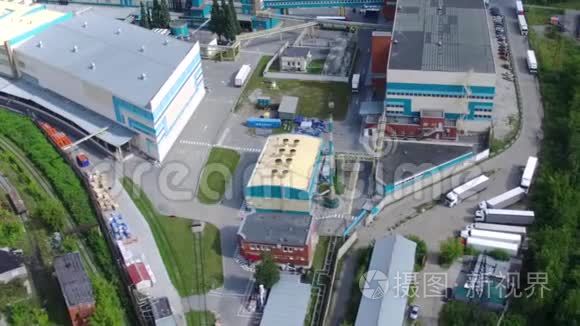 带有仓库的复杂工厂的工业区的俯视图。 录像。 成品开放区域.. 工业