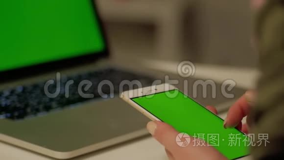 女孩用绿色屏幕触摸手机