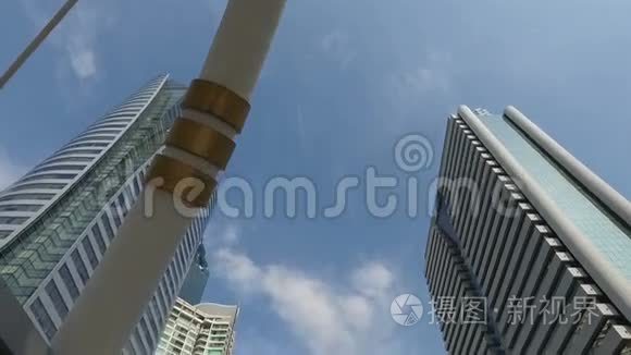 摩天大楼和白天的天空视频