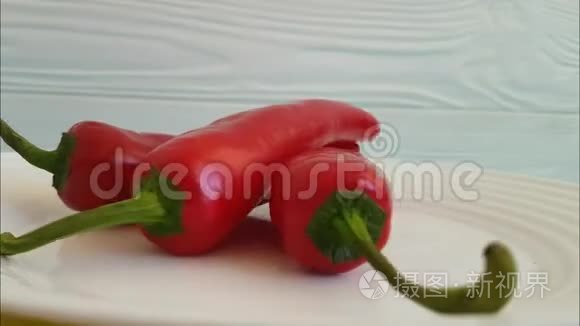 红辣椒在墨西哥盘子里