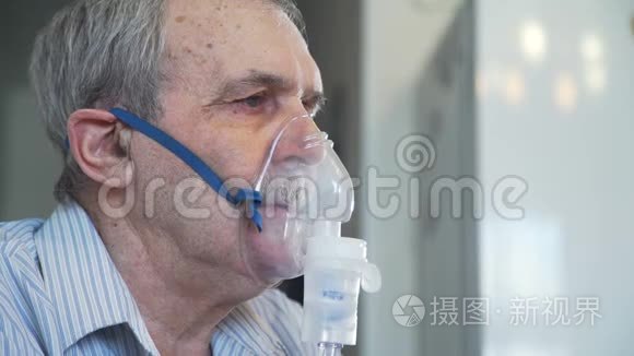 老年人吸入雾化器视频