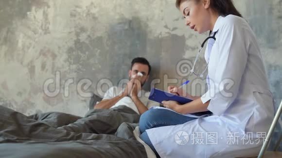 千禧一代护士巡视病人时诊断