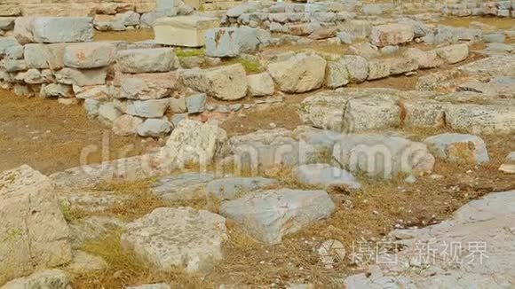 古希腊神庙的竖盘，有大理石柱和卡里亚蒂