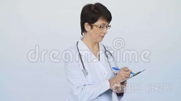 笑容满面的医生女人视频