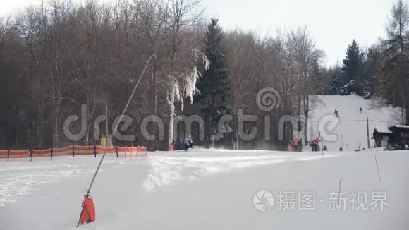 滑雪斜坡雪回转业余下坡娱乐视频