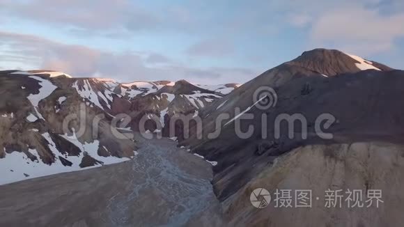 冰岛夜间飞越雪山和三角洲地区视频
