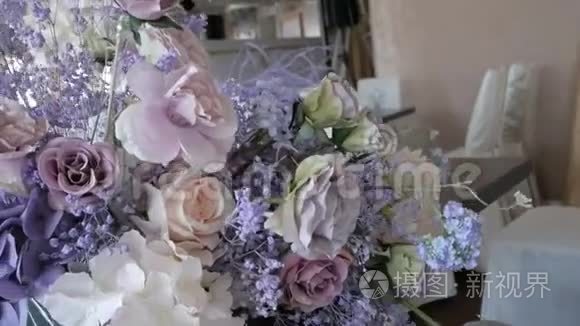 结婚装饰品。 鲜花和干花的插花