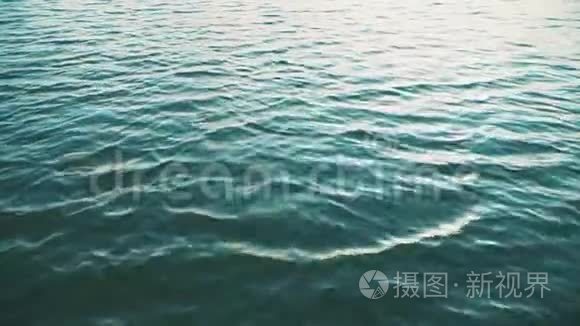 海中绿色和蓝色波浪的纹理