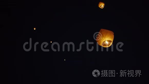 许多中国灯笼在夜空中飞舞视频