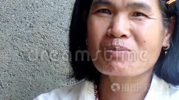 成熟的女人嚼槟榔短视频