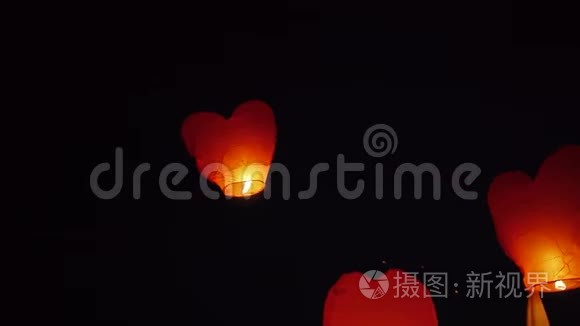 许多中国灯笼在夜空中飞舞视频