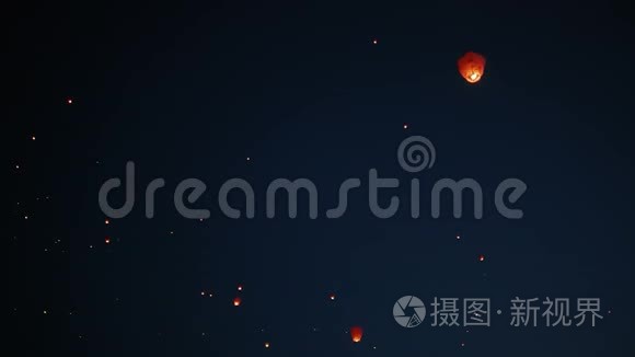 许多中国灯笼在夜空中飞舞视频