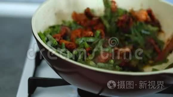 豉油鸡肉炒青豆大厨