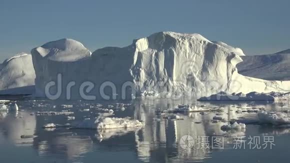 北极圈探险到冰山视频