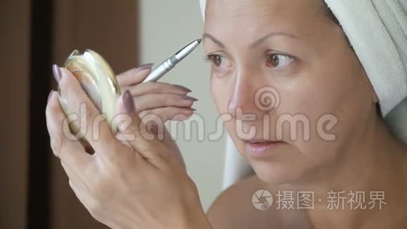 女人用护肤霜视频