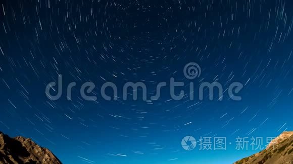 流星形式的恒星围绕恒星旋转视频