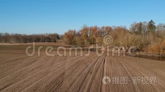 春田水坑灌木丛鸟瞰图