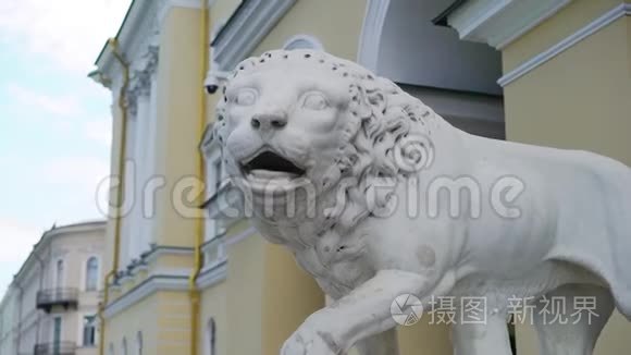 狮子的白石雕塑视频