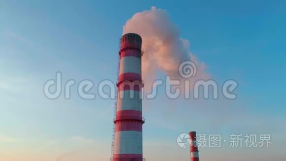 工业管道用烟雾污染大气视频