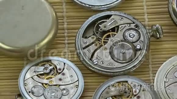 旧口袋钟表组旋转视频