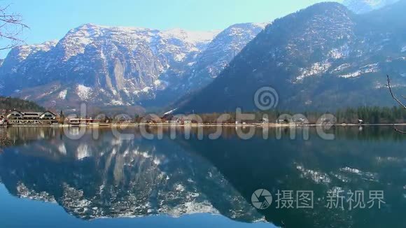 山、河、湖附近风景如画的村庄