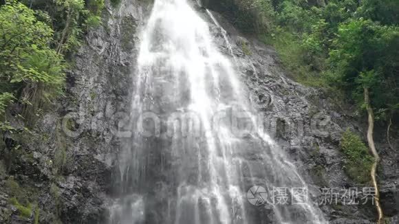 夏威夷瓦胡岛上的神奇瀑布视频