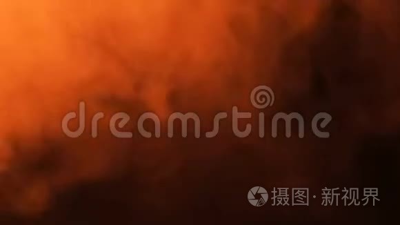 红烟笼罩着黑工作室的背景视频