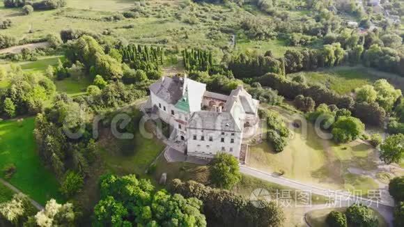 从到历史城堡的空中景观视频