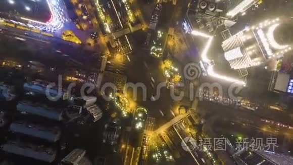 上海复杂道路交叉口，中国夜间。 高空垂直俯视图