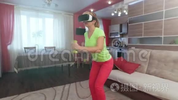 年轻美女做健身运动虚拟现实视频
