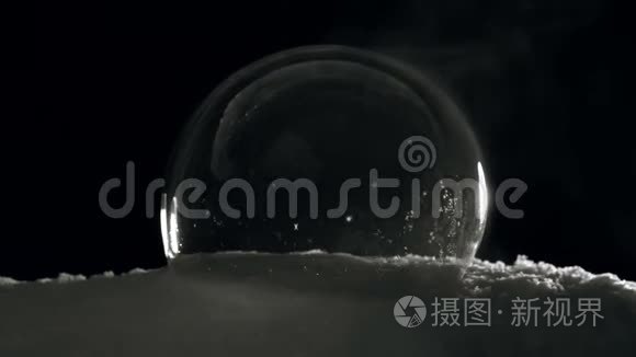 雪花的冰球冻结缓慢视频