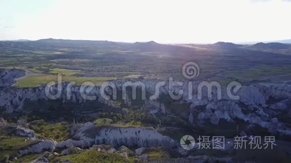 土耳其卡帕多西亚乌尔古普的仙女烟囱空中景观，