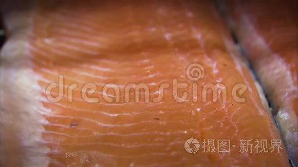 接近熏鲑鱼肉视频