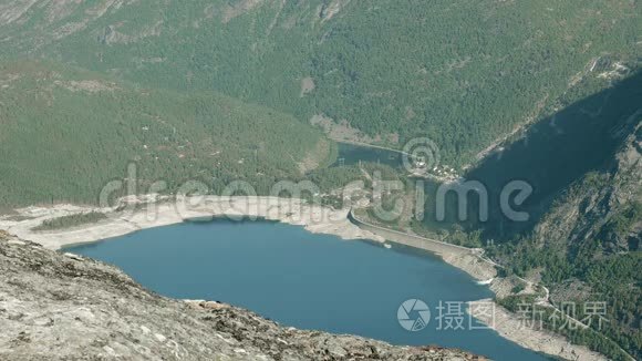 挪威山区的水坝视频