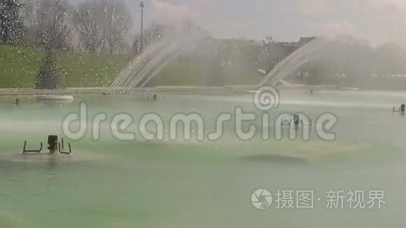 巴黎喷泉的水流视频