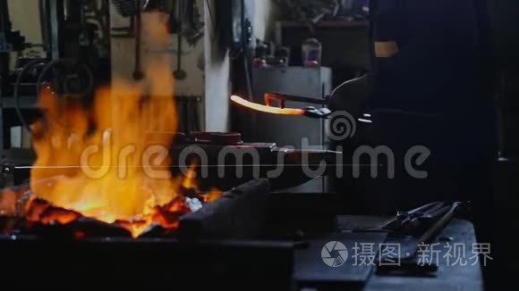 铁匠用铁折反火视频