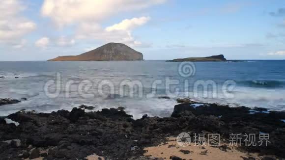 海浪冲击夏威夷海滩视频